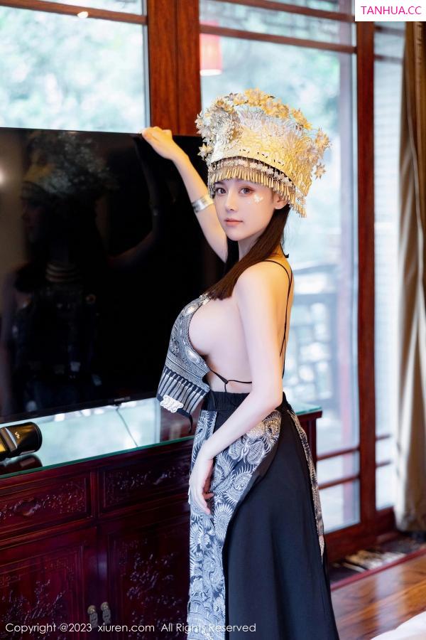豆瓣酱  [XiuRen]高清写真图 2023.09.27 No.7448 豆瓣酱 苗族服饰第25张图片